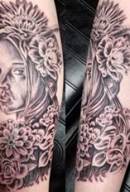 Fille et fleur modèle de tatouage fille fille et fleur photo tatouage sur le bras