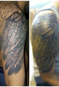 Tatuatge d'ales d'àngel braços de braç a les ales d'àngel