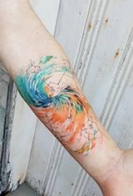 Тату рука дівчина дівчина на руку кольорові лінії татуювання малюнок