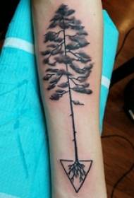 Рука тетоважа слика школског дечака руку на троуглу и слику тетоваже на дрвету