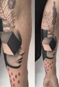 Еўрапейскія і амерыканскія абстрактныя татуіроўкі мужчынскай рукі на малюнках татуіроўкі персанажаў Еўропы і Амерыкі