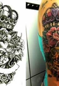 Tatuaggio corona semplice ragazza corona totem tatuaggio immagine sul braccio della ragazza