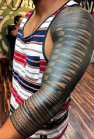 Tatuatge de tòtem tribal totem masculí, tatuatge tribal masculí al braç