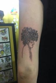 Portret postaci tatuaż dziewczyna postać tatuaż obraz na ramieniu