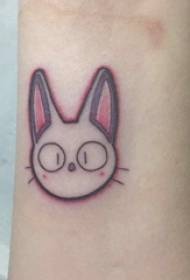 Ruka male svježe mačje tetovaže na slici tetovaže mačke