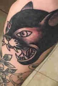 腕のタトゥー素材、腕の男性ヒョウのタトゥー画像