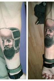 Retrato de personaxe tatuaje masculino brazo estudante retrato retrato tatuaje bosquexo tatuaxe foto