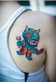 Esquema de tatuatge de dibuixos animats de color femení a l'esquena de moda