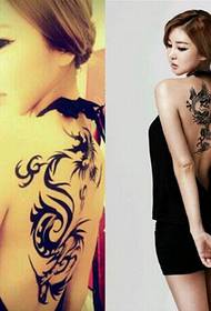 skaista meitene atpakaļ skaista un skaista pūķa figūras tetovējuma attēls