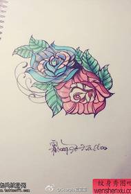 Manuscris de tatuaje colorate trandafiri operează prin spectacol de tatuaje