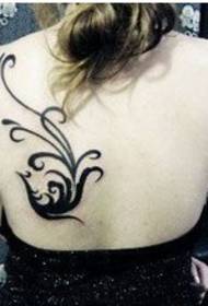 ຄວາມງາມທີ່ສວຍງາມກັບຄືນໄປບ່ອນ totem phoenix ຮູບແບບ tattoo