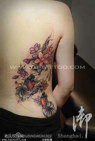 Sieviešu muguras krāsas zivju ziedu tetovējuma raksts
