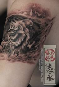 eagen lykje op in tiger-tattoo-patroan