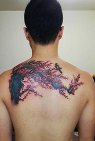 Padrão de tatuagem de flor de ameixa aberta e brilhante
