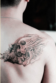 个性男性背部霸气骷髅头纹身图片图片