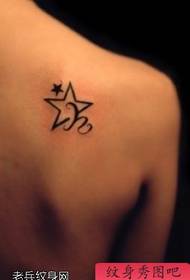 Un petit tatouage étoile à cinq branches unique