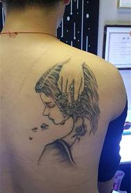 foto de tatuaxe de nena traseira