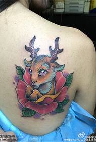 背色小鹿玫瑰紋身圖案