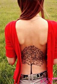 Tatuaje de árbore bonito para atrás de beleza sexy