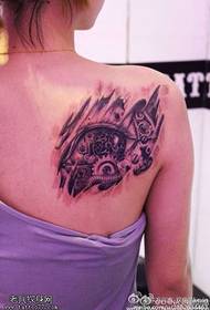 Moteriškos nugaros mechaninės tatuiruotės dalijamos tatuiruotėmis