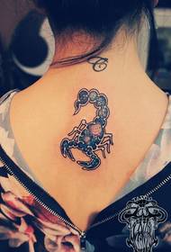 Nő vissza a csillagos ég kis tetoválás tetoválás működik