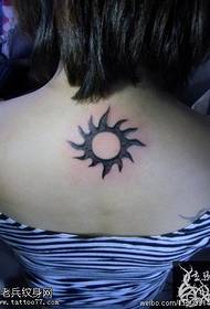 crni rotirajući zgodan simbol uzorak tetovaže