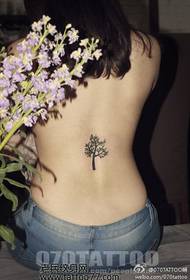 Krásny chrbát totem strom tetovanie