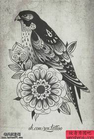 Татуировка рукопись татуировка птица поделена татуировкой