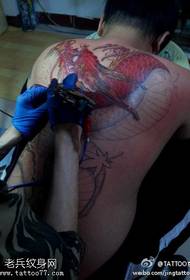 Weifeng dominante rode draak tattoo patroon