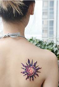 خوبصورتی واپس خوبصورت فیشن اچھے تارکی سورج ٹیٹو تصویر