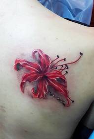 妖艳 touching the other side of the flower tattoo pattern