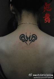 Flicka tillbaka klassisk totem kärlek orm tatuering mönster