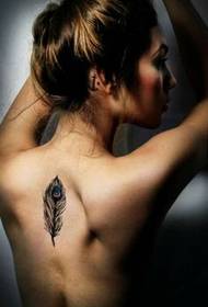női hát gyönyörű gyönyörű toll tetoválás