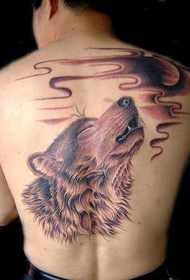 foto tatuaggio testa di lupo posteriore