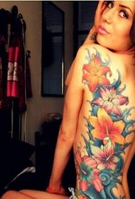 sexy female Back fashion flower tattoo pattern to enjoy the picture