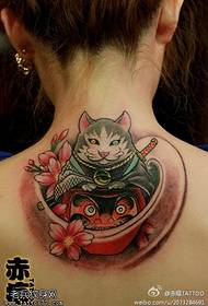 Female back color beckoning cat tattoo pattern