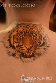 Patrón de tatuaje de tigre de espalda
