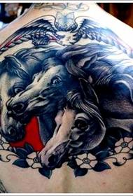 Класична згодна тетоважа коња на леђима