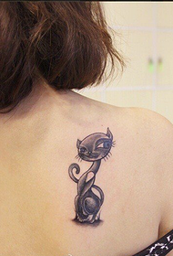 feminin ryg smuk sort og hvid kat tatoveringsmønster