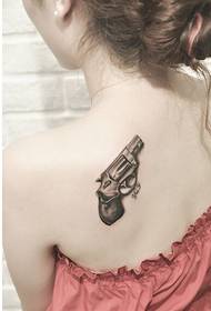 kauneus takaisin kaunis muoti hyvä pistooli tatuointi kuvio kuva