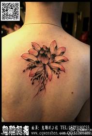Wzór tatuażu lotosu z tyłu