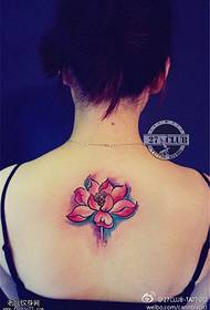 bizkarreko kolorea lotus tradizionalaren tatuaje argazkia