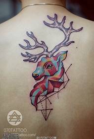viacfarebná textúra tetovanie s jasnou jeleňovou hlavou