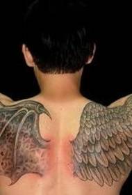 Žmogaus tatuiruotės modelis: „Atgal Angel Devil Wings“ tatuiruotės modelis