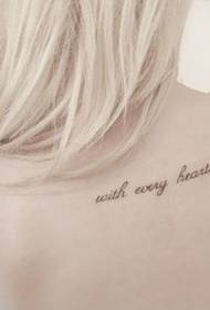 Slika ženskog leđa engleska lijepa umjetnička tetovaža uzorak slika