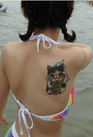 时尚个性美女背部漂亮招财猫纹身图案图片