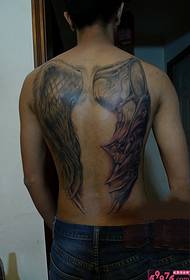 男人背部霸气翅膀纹身图案图片