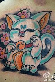 男性背部流行可爱的招财猫纹身图案