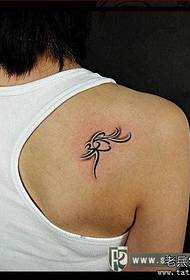 Male back personality flower stem totem tattoo pattern