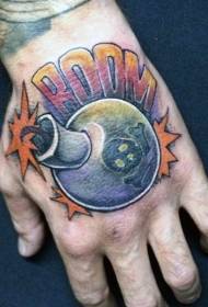 Έγχρωμο αστείο σχέδιο τατουάζ βόμβα και επιστολή στο πίσω μέρος του χεριού